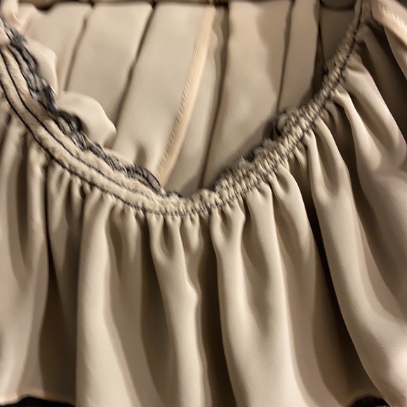 Neiman Marcus/Robert Rodriguez sleeveless Blouse - Picture 7 of 9